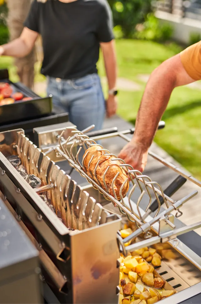 PARRILLA DE ACERO INOX 918.66 EMPOTRADA O INDEPENDIENTE 66CM CON ASADOR ELÉCTRICO